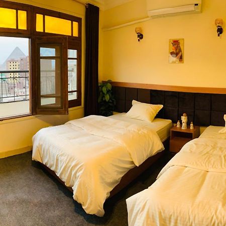 Draz Pyramids View Bed & Breakfast Kafret el-Gabal Rum bild