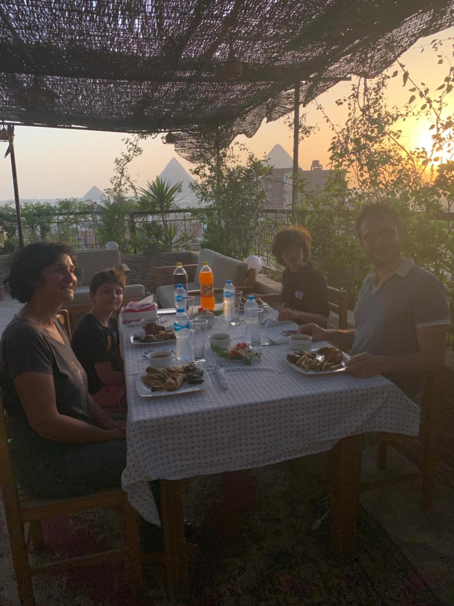 Draz Pyramids View Bed & Breakfast Kafret el-Gabal Exteriör bild